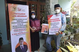 Terdampak Pandemi Covid-19, Komisi XI Anggota DPR RI Ecky Berikan Sembako
