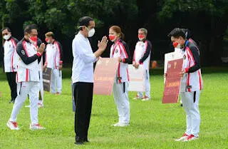 Presiden Serahkan Bonus Apresiasi bagi Atlet Indonesia di Olimpiade Tokyo