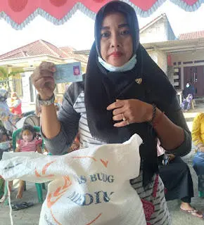 Sebanyak 290 Orang Warga Sukatani Terima Bantuan PPKM 2021