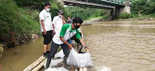 Komunitas Peduli Lingkungan Tanam Pohon dan Tebar Benih Ikan di Sungai Cisadane
