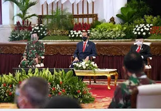 Presiden Jokowi Instruksikan TNI dan Polri Dukung Penuh Kebijakan Penanganan Pandemi