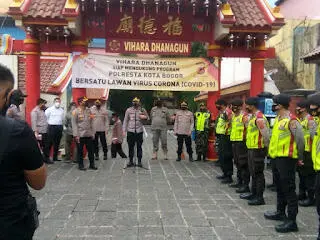 Kapolresta Bogor Ingatkan Warga untuk Disiplin Prokes dalam Acara 5000 Masker