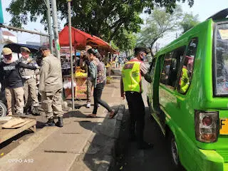 Angkutan Kota yang Melintas di Jalan Pahlawan Diperiksa Polisi
