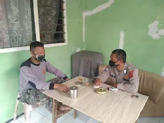 Babinkamtibmas Kelurahan Gudang Sosialisasi Prokes Secara Dor To Dor
