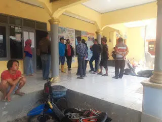 Waduh.! Warga Benjot Cianjur Geruduk Kantor Desa