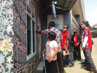 Ini Tanggapan Tim Penilai Adanya Batik di KRL Hayang Bersih