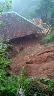 Diguyur Hujan, Satu Rumah Warga Tertimpa Longsor di Cibeber