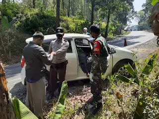 Seorang Pria Ditemukan Meninggal di Dalam Mobil