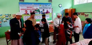Desa Gunung Geulis Santuni Anak Yatim