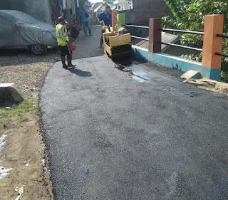 Sukatani Lakukan Peningkatan Jalan Desa