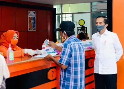 Presiden Jokowi Tinjau Langsung Penyaluran Bantuan Tunai di Kota Bogor