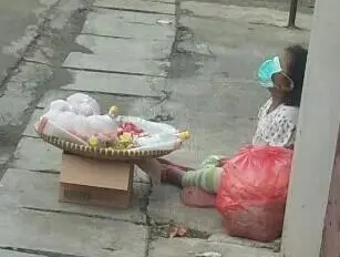 Dampak Corona, Penghasilan Pedagang Bunga di TPU Merosot